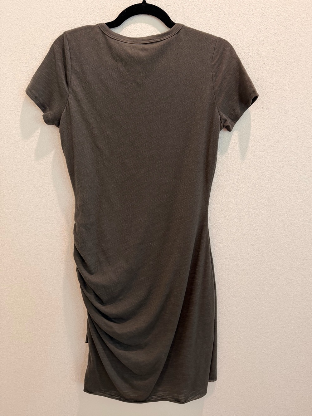LA MIEL Short Sleeve Ruched Gray T-Shirt Dress - Picture 2 of 4